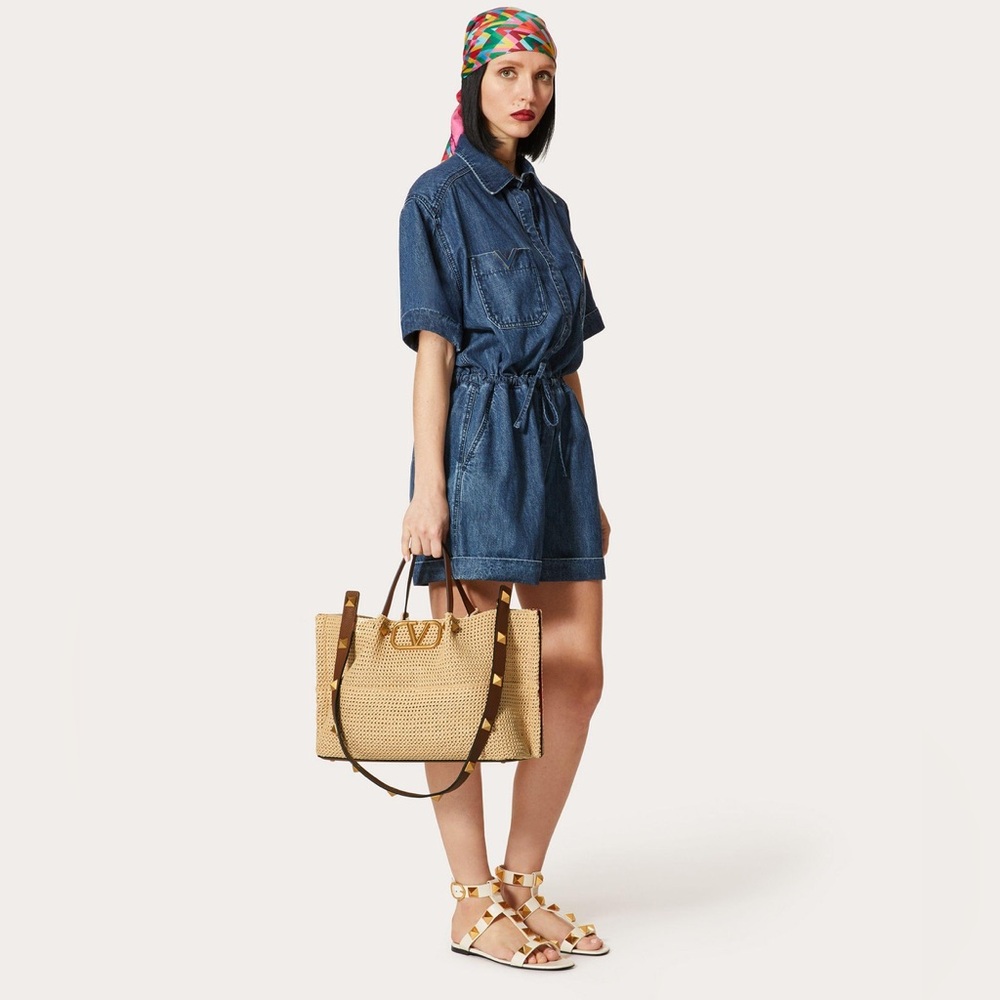 Valentino Garavani Vlogo straw medium tote - Picture 7 of 16